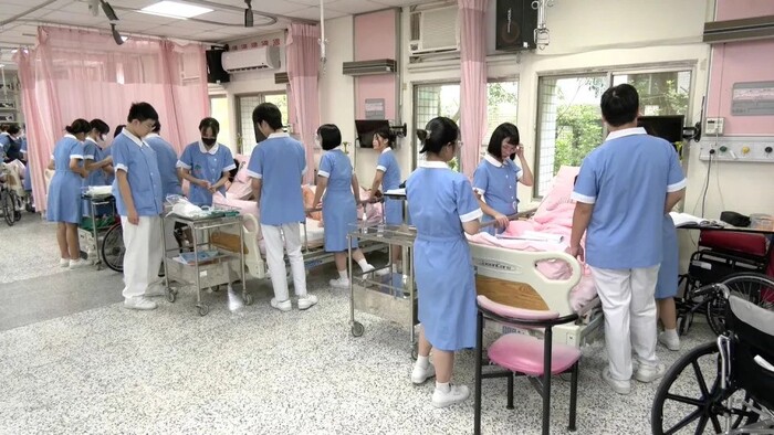 康寧大學的南丁格爾實驗室，護理科學生正接受專業訓練-取自公共電視網路新聞