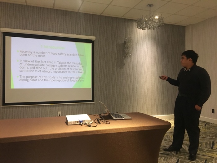 來自大陸的史光裕，用流利英文在加拿大發表國際論文，也是會場上唯一以大學生的身份上台發表論文的學者