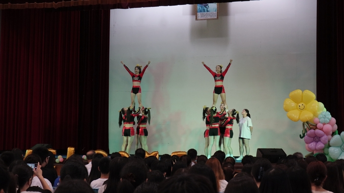 啦啦隊表演