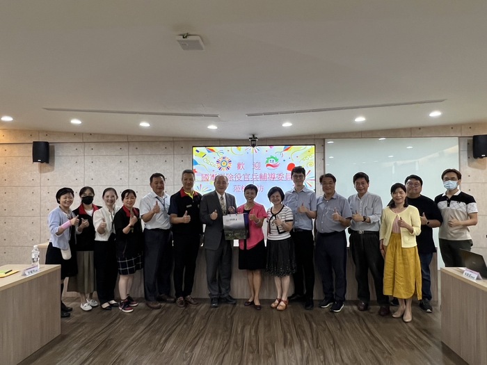 本校同仁與退輔會貴賓於會後合影