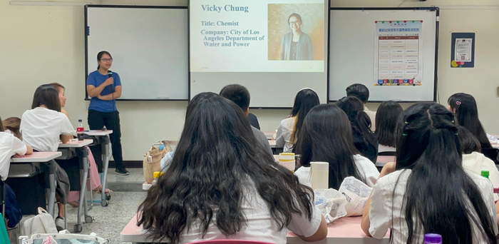 美國洛杉磯Vicky Chung說明如何準備外語能力