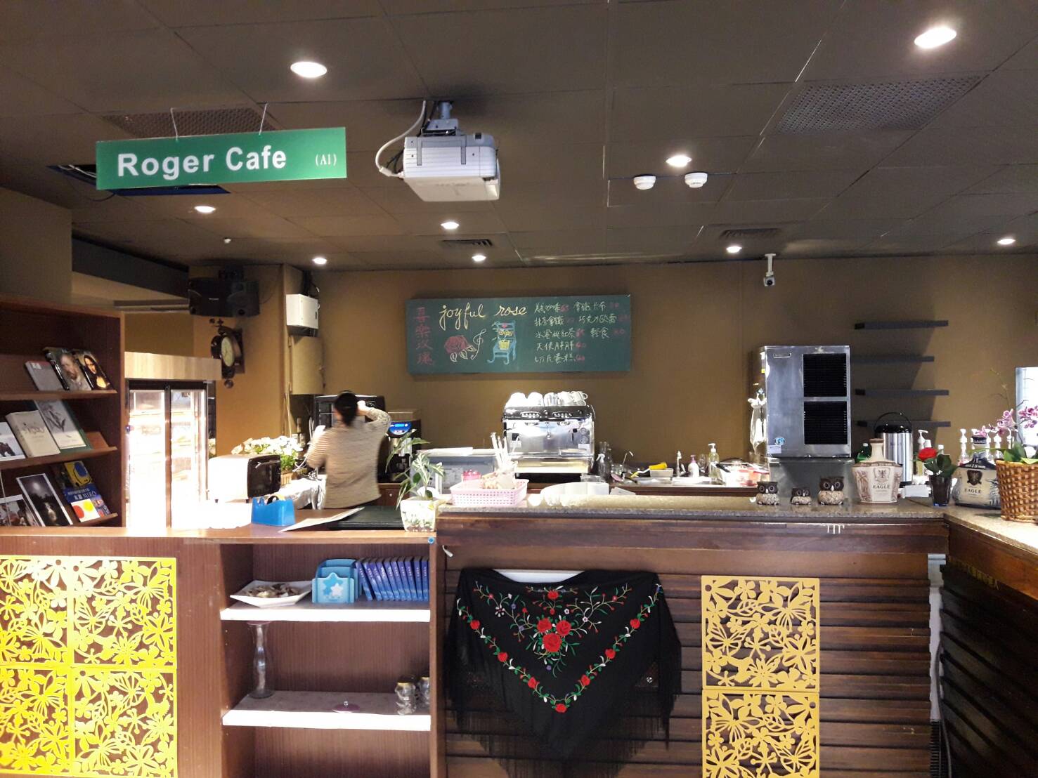 Link to Roger Cafe